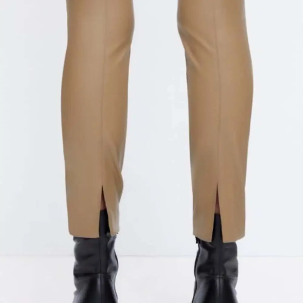 Zara Tan Straight Faux Leather Leggings Side Zip Split Leg New - Picture 4 of 7